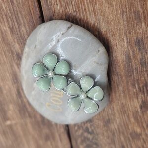 Pastel green daisy‎ chain pendant